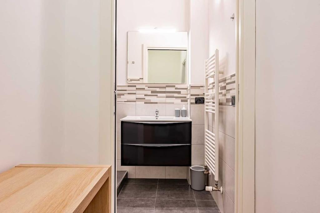 Guest Planet - Modern Flat Centrale M2 Milan Bagian luar foto