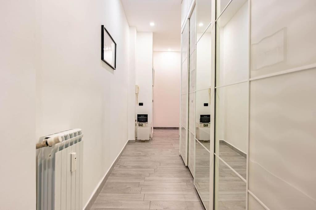 Guest Planet - Modern Flat Centrale M2 Milan Bagian luar foto