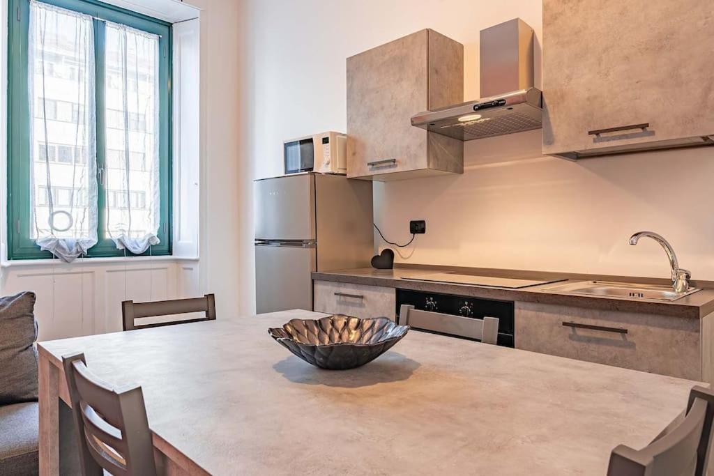Guest Planet - Modern Flat Centrale M2 Milan Bagian luar foto